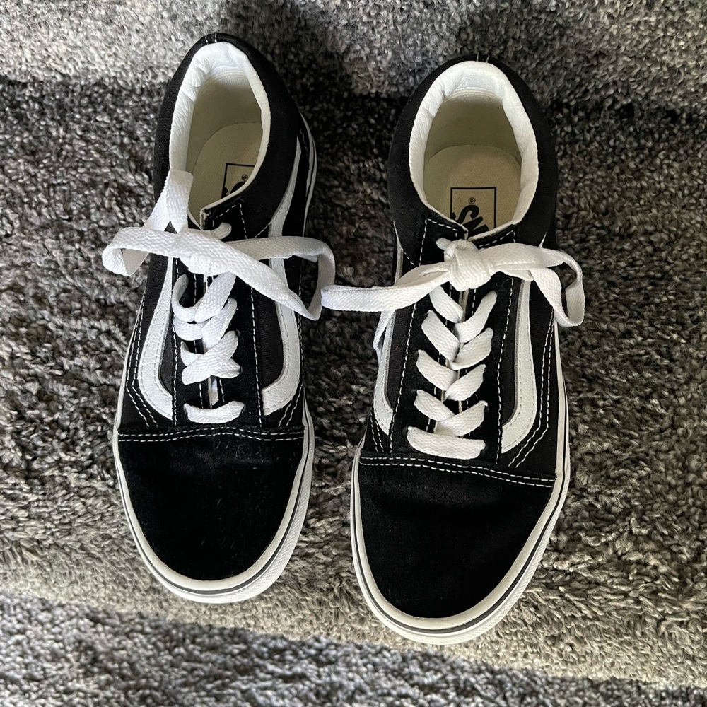 Vans Boys Black Youth Skate Sneakers - US kids 2